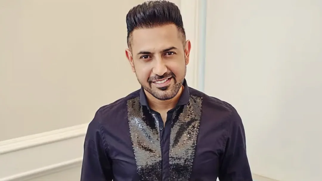 gippy grewal wearing dark blue kurta