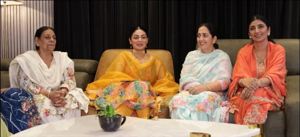 beautiful billo neeru bajwa and her sister rubina bajwa in a movie buhe bariyan with nirmal rishi and Jaswinder brar