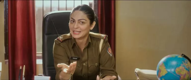 Neeru bajwa wearing police uniform in bahu bariyan